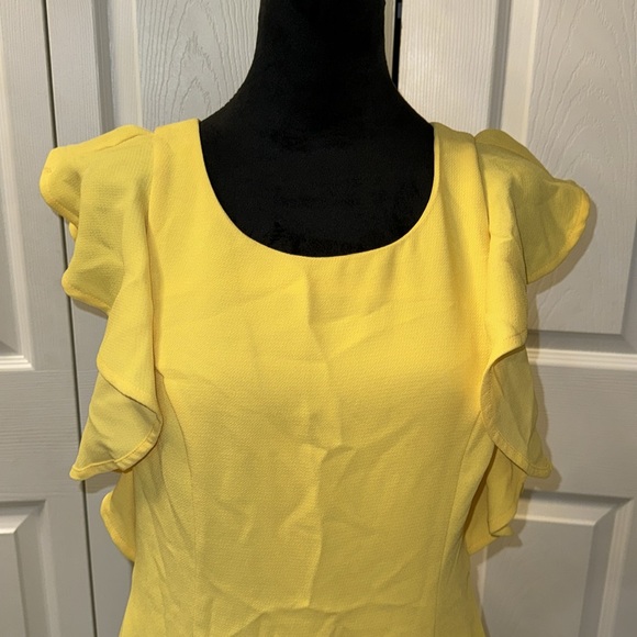 Beautiful BCBG yellow dress - Picture 5 of 5